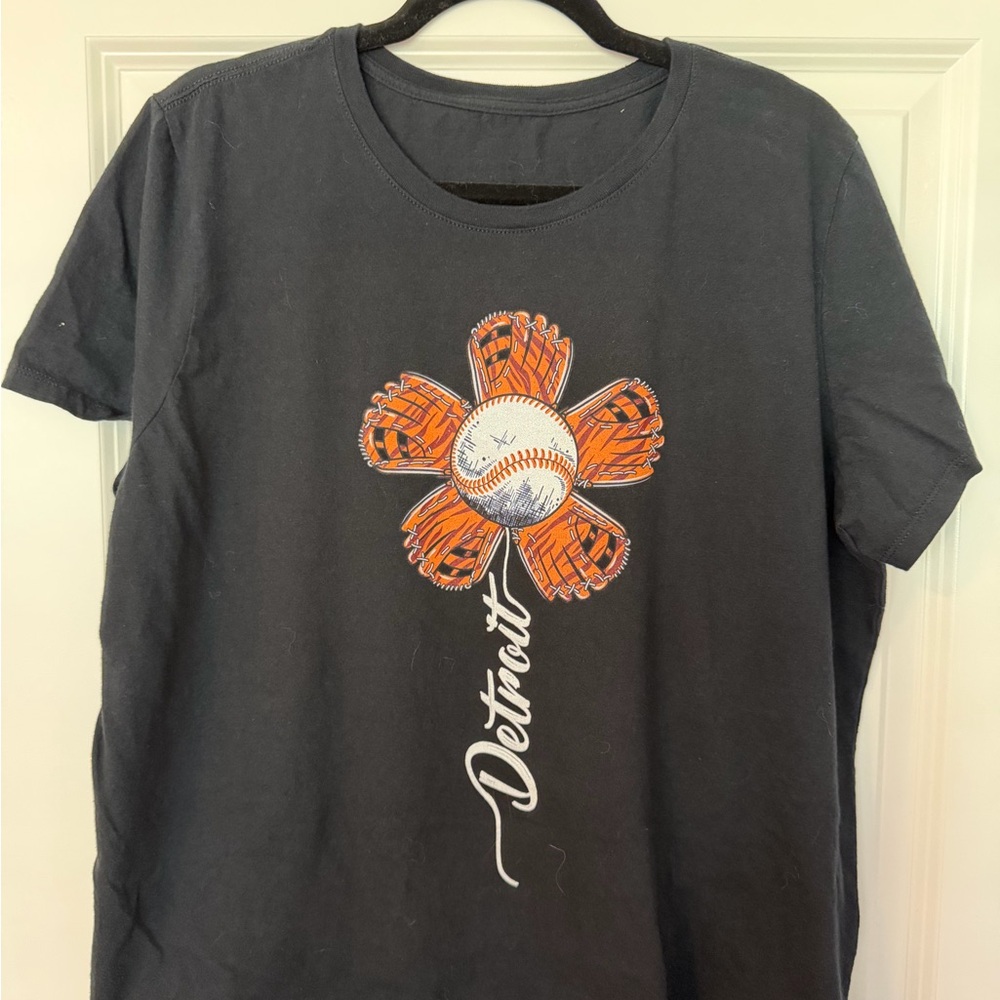 Women’s Detroit Tigers Baseball Dark Gray Tee with Baseball Flower Graphic